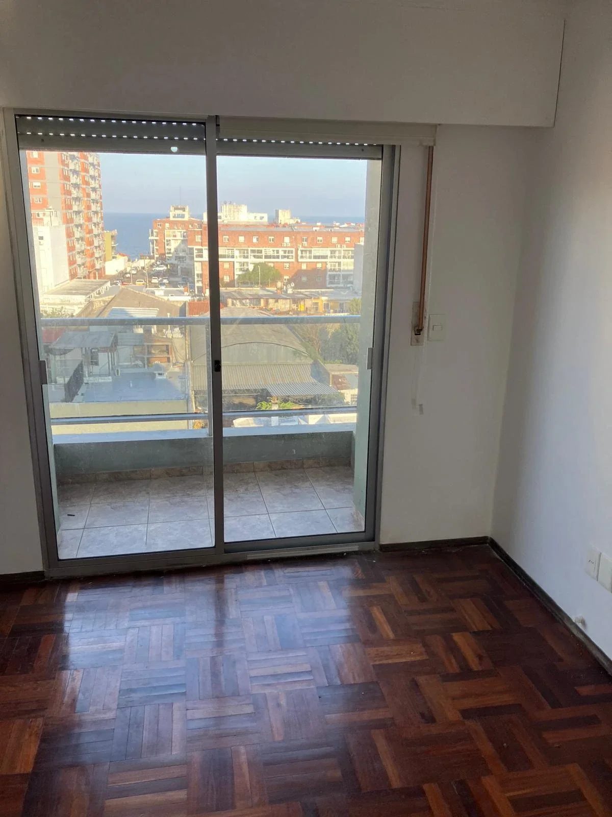 ALQUILER APARTAMENTO 2 DORMITORIOS BALCON COCHERA BUCEO - Imagen 2