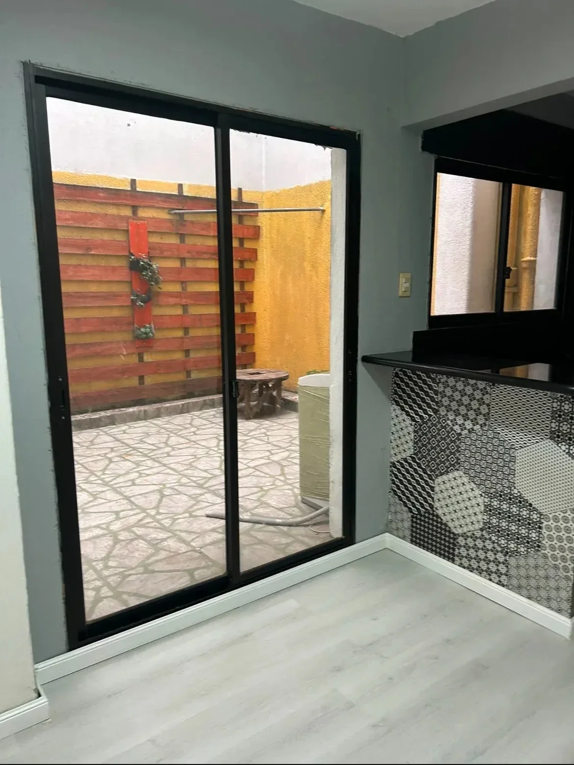 ALQUILER/ APARTAMENTO 2 DORMITORIOS/ BALCON + PATIO/ CENTRO - Imagen 2