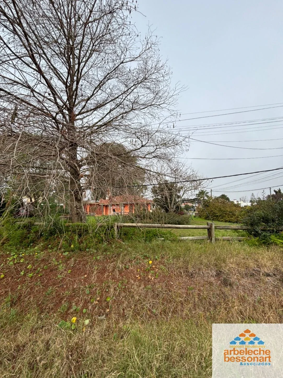 Casa en venta c/ cochera en Lagomar sur con gran terreno - Imagen 3