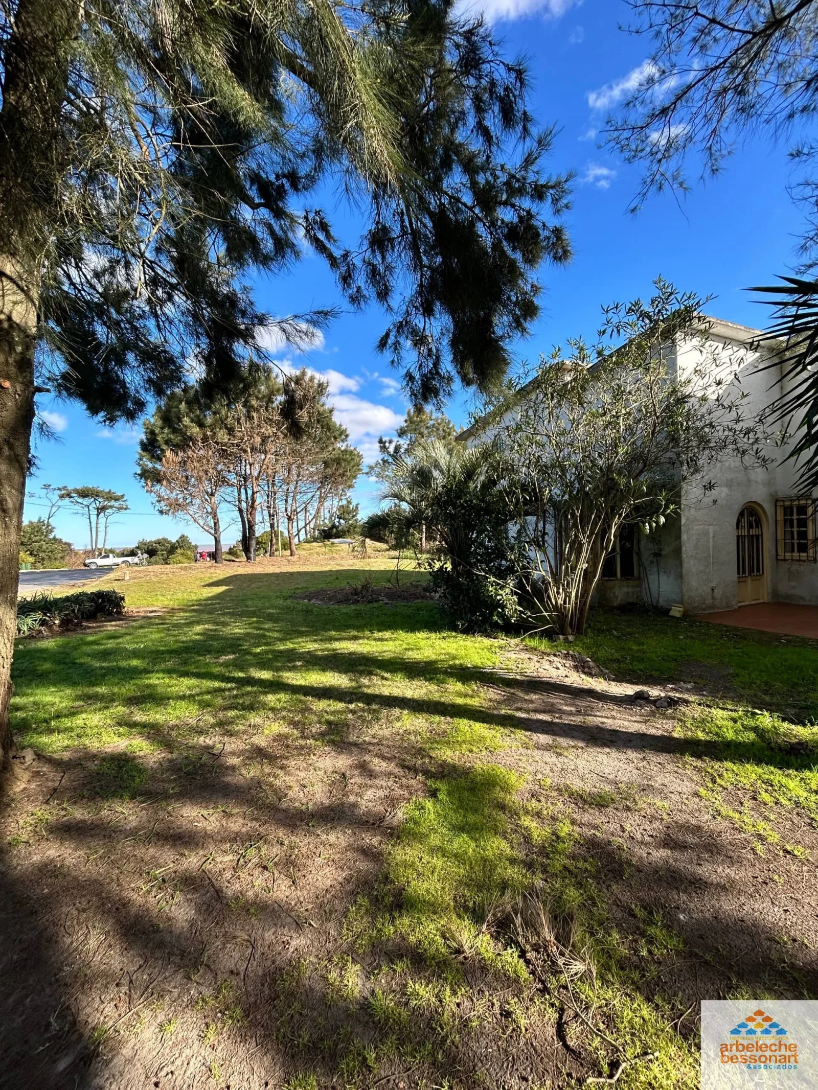 Casa en venta en primera fila en Pinamar - Imagen 2