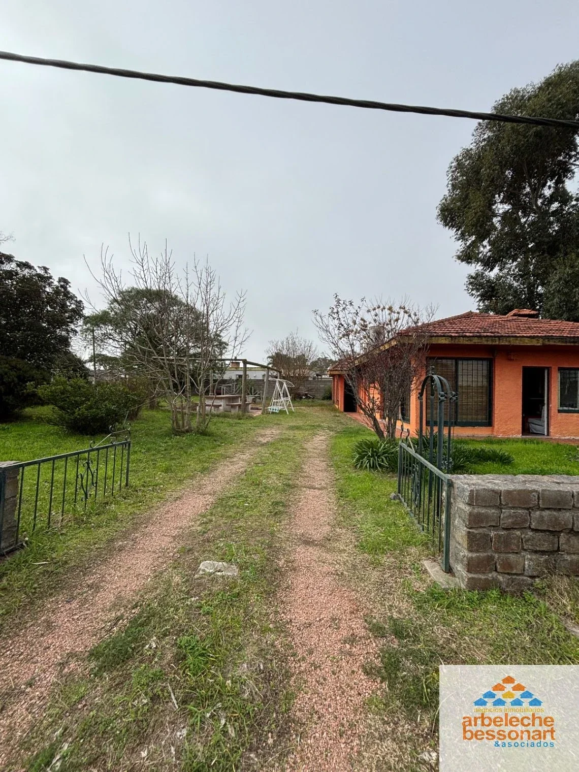 Casa en venta c/ cochera en Lagomar sur con gran terreno - Imagen 5