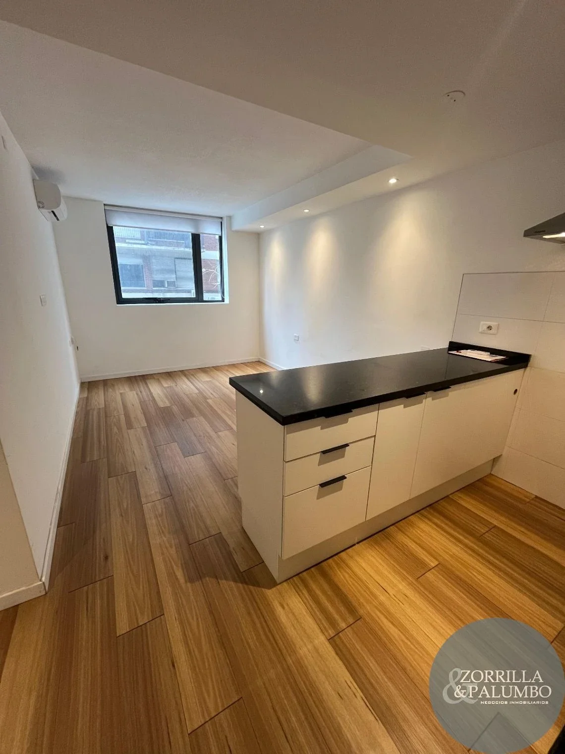 Apartamento de 1 dormitorio en el Centro!! - Imagen 1