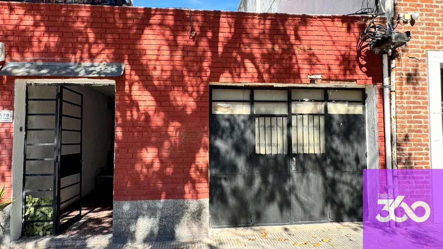 Casa PH de 2 dormitorios y garage en Pocitos (a reciclar) - Imagen 3