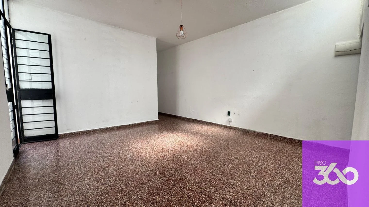 Casa PH de 2 dormitorios y garage en Pocitos (a reciclar) - Imagen 5