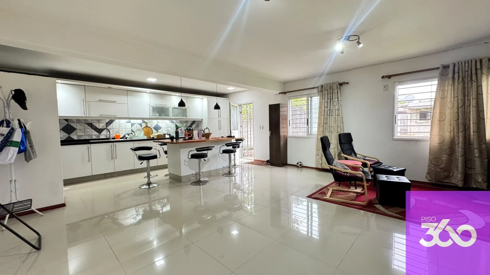 Casa en Lagomar de 3 dormitorios padrón único de 680m2 (excelente ubicación) - Imagen 2