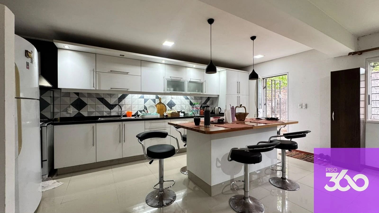 Casa en Lagomar de 3 dormitorios padrón único de 680m2 (excelente ubicación) - Imagen 4