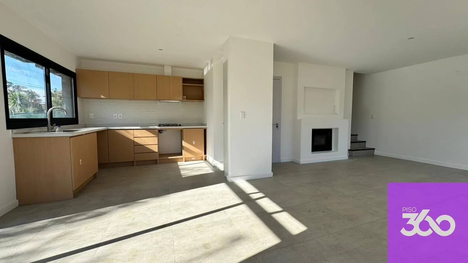 Casa PH de 3 dormitorios en Lagomar Sur con parrillero y cochera - Imagen 2