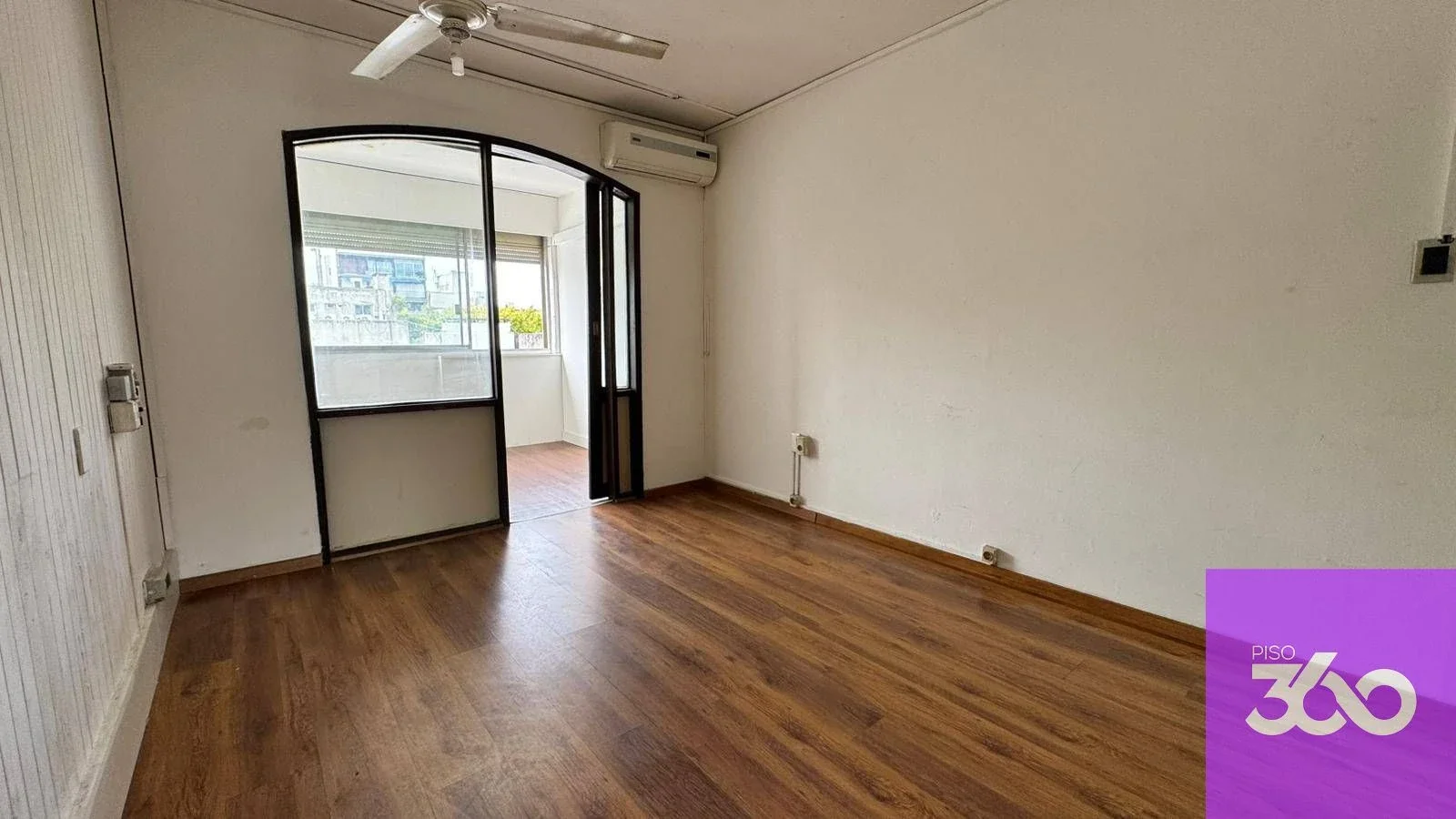 Venta apartamento Monoambiente en Centro de Montevideo (frente plaza cagancha) - Imagen 1