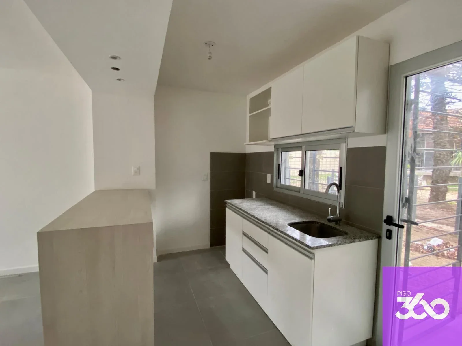 CASA EN VENTA 2 DORMITORIOS EN SOLYMAR CIUDAD DE LA COSTA PROXIMA A LA RAMBLA - Imagen 4