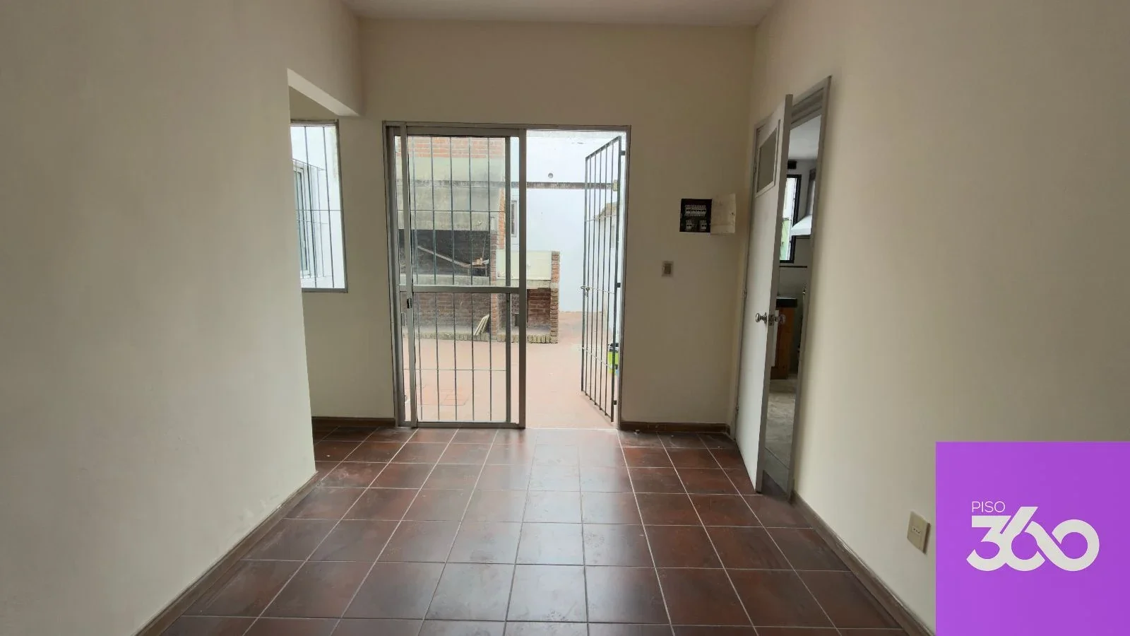 VENTA CASA 4 DORMITORIOS, 2 BAÑOS CON COCHERA, LA BLANQUEADA, MONTEVIDEO - Imagen 4