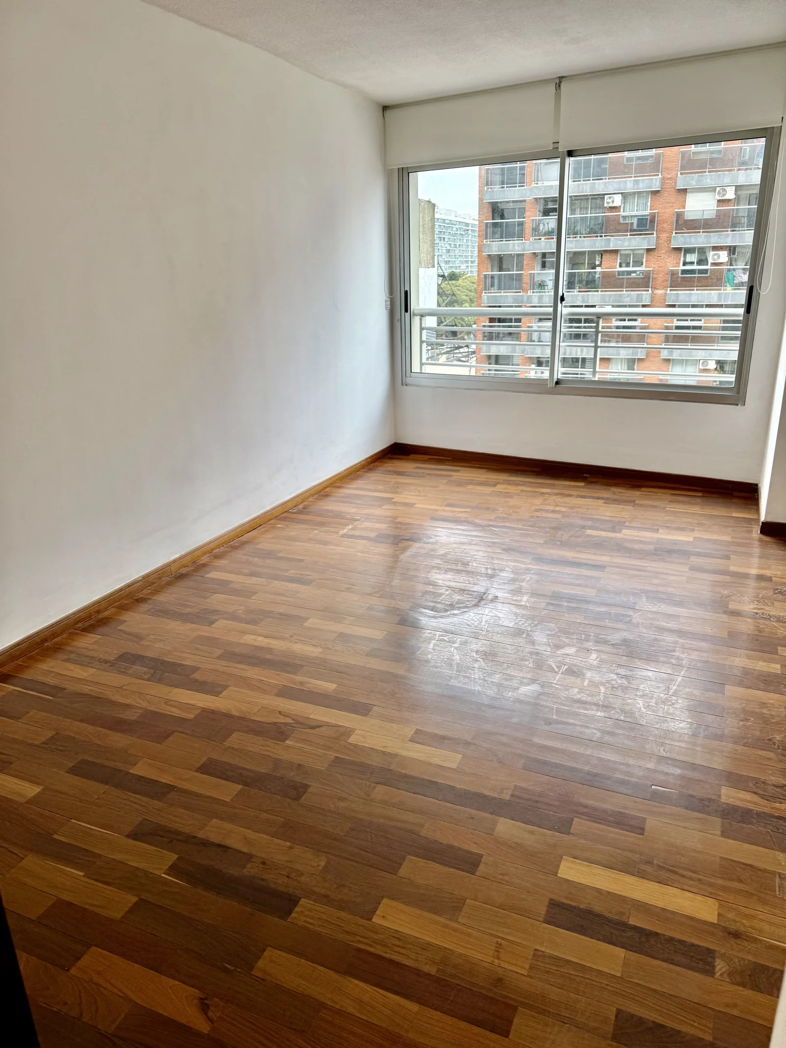 Apartamento en venta 2 dormitorios c/ garaje en Pocitos Nuevo Piso alto - Imagen 2