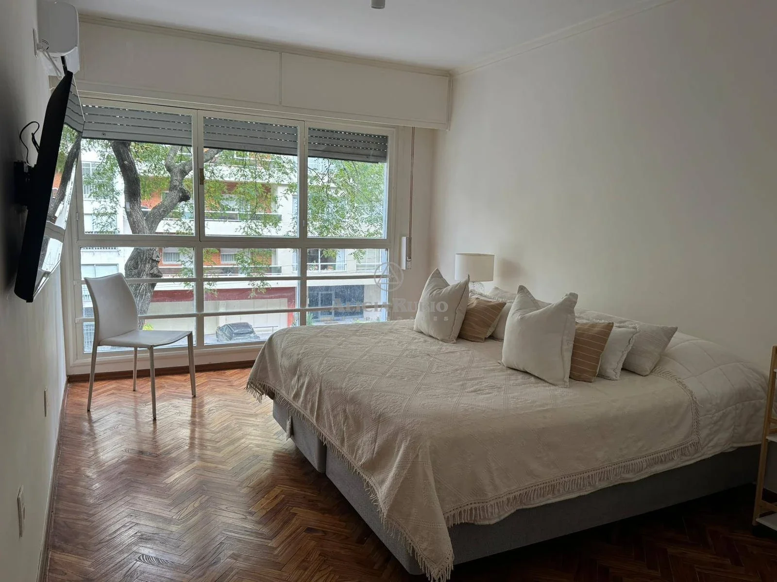 AV BRASIL 2887 y ELLAURI. TODO RECICLADO 2025! GRAN BALCON. 3 DORM + SERV- 145 MTS TOTALES. GARAJE NO FIJO! - Imagen 4