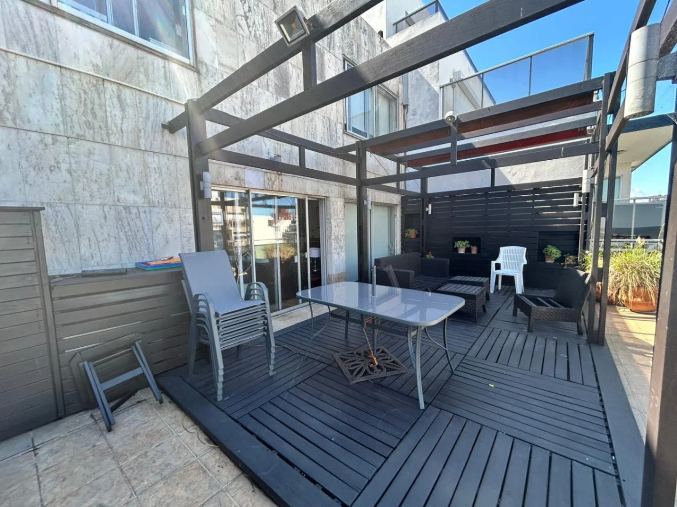 PENTHOUSE DUPLEX CON 4 SUITES SOBRE VIDAL A PASOS DE VILLA BIARRIZ Y RAMBLA DE PUNTA CARRETAS. 2 GJES INDEP - Imagen 4