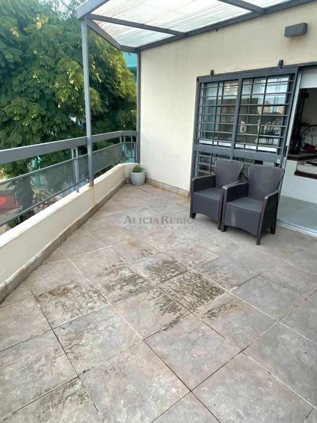 CASA TRIPLEX EN POCITOS CON COCHERA PROPIA, ESTUFA LEÑA Y TERRAZA CON PARRILLERO. SIN GASTOS. - Imagen 3