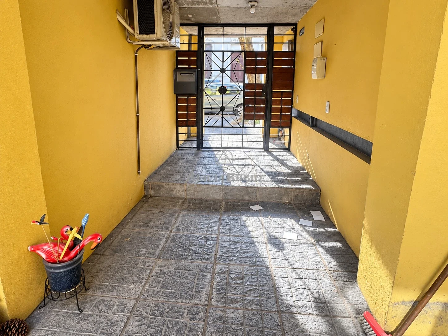 BRITO DEL PINO 1184  ESQ AV BRASIL. DUPLEX. VACIO! - Imagen 2