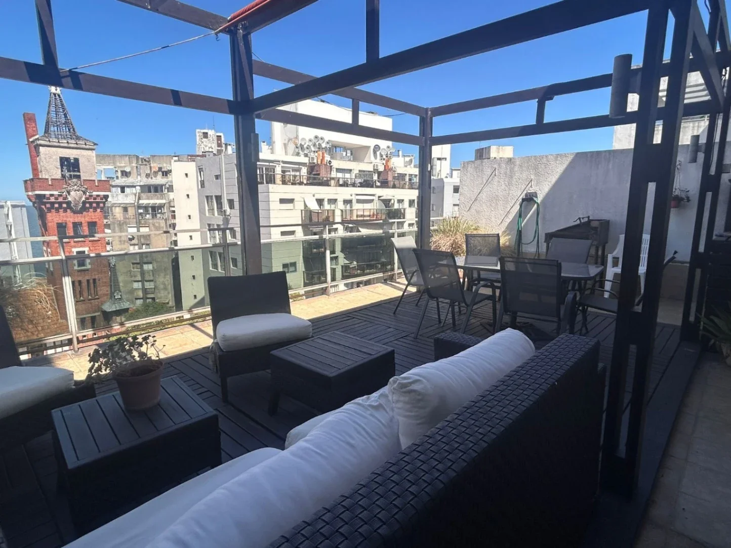 PENTHOUSE DUPLEX CON 4 SUITES SOBRE VIDAL A PASOS DE VILLA BIARRIZ Y RAMBLA DE PUNTA CARRETAS. 2 GJES INDEP - Imagen 1