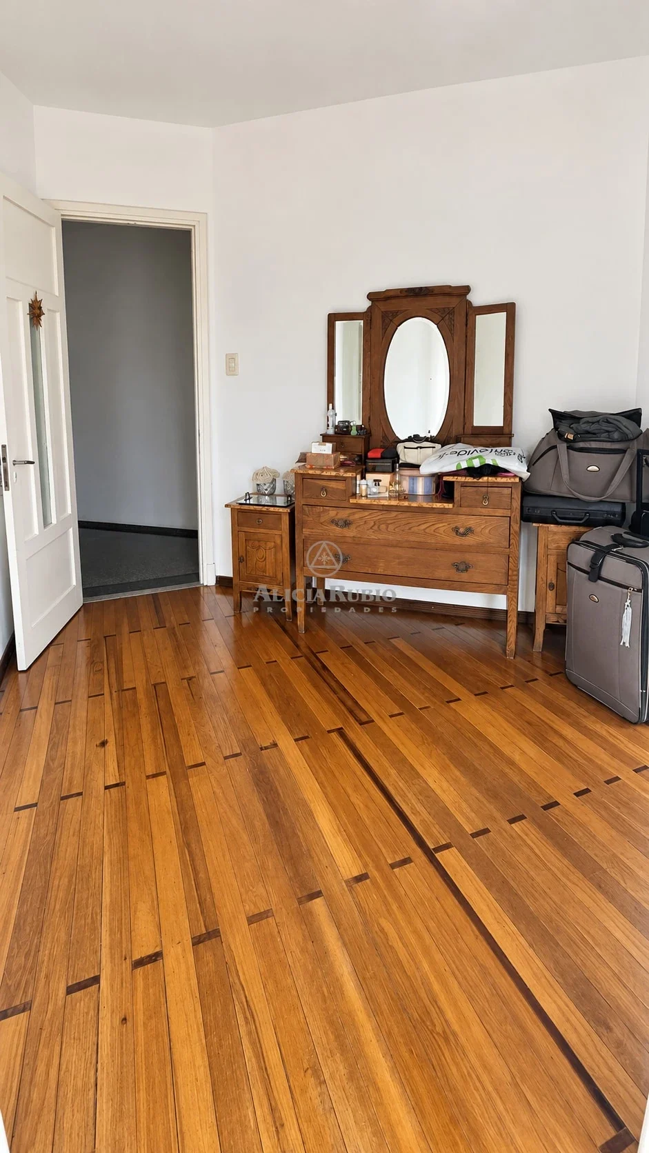 GARIBADI ENTRE REQUENA Y PAULLIER ! ASCENSOR. AMPLIO.  BALCON. 2 DORM + BAÑO+ COC.DEF.MUCHO SOL! GC$4.800 - Imagen 5