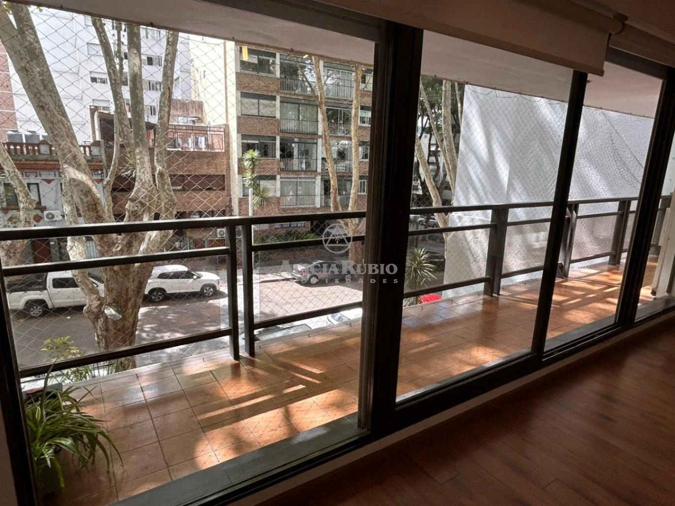 MARTI PROX 26 DE MARZO. BALCONES. TODO RECICLADO 2011! 137 MTS TOTALES. 2 GARAJES. GC$21.000  LOSA Y PORT. - Imagen 2