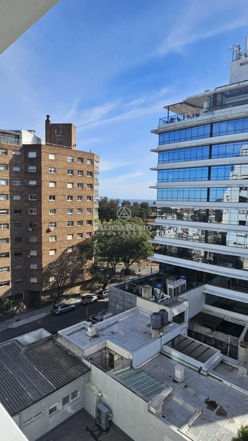 APARTAMENTO EN GOLF DE 2 DORMITORIOS Y 2 BAÑOS CON GARAJE A PASOS DEL SHOPPING - Imagen 1
