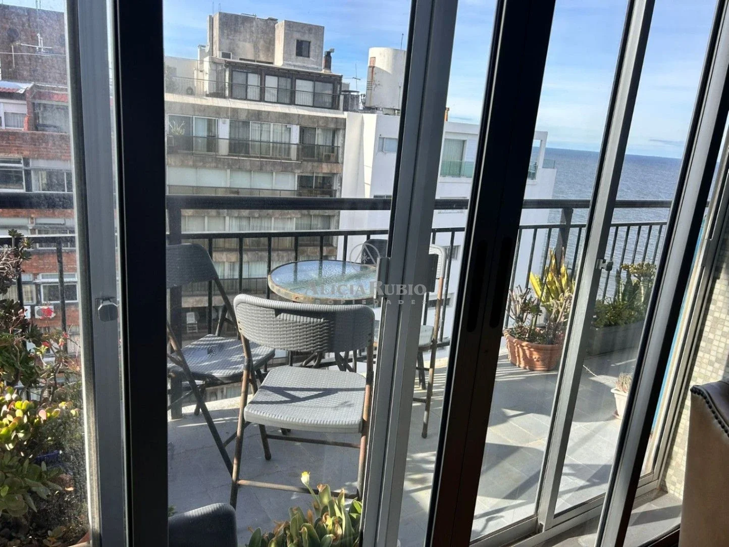 MASINI Y RAMBLA . VISTA MAR! 100 MTS + TERRAZA. GARAJE. GC$14.500. - Imagen 4