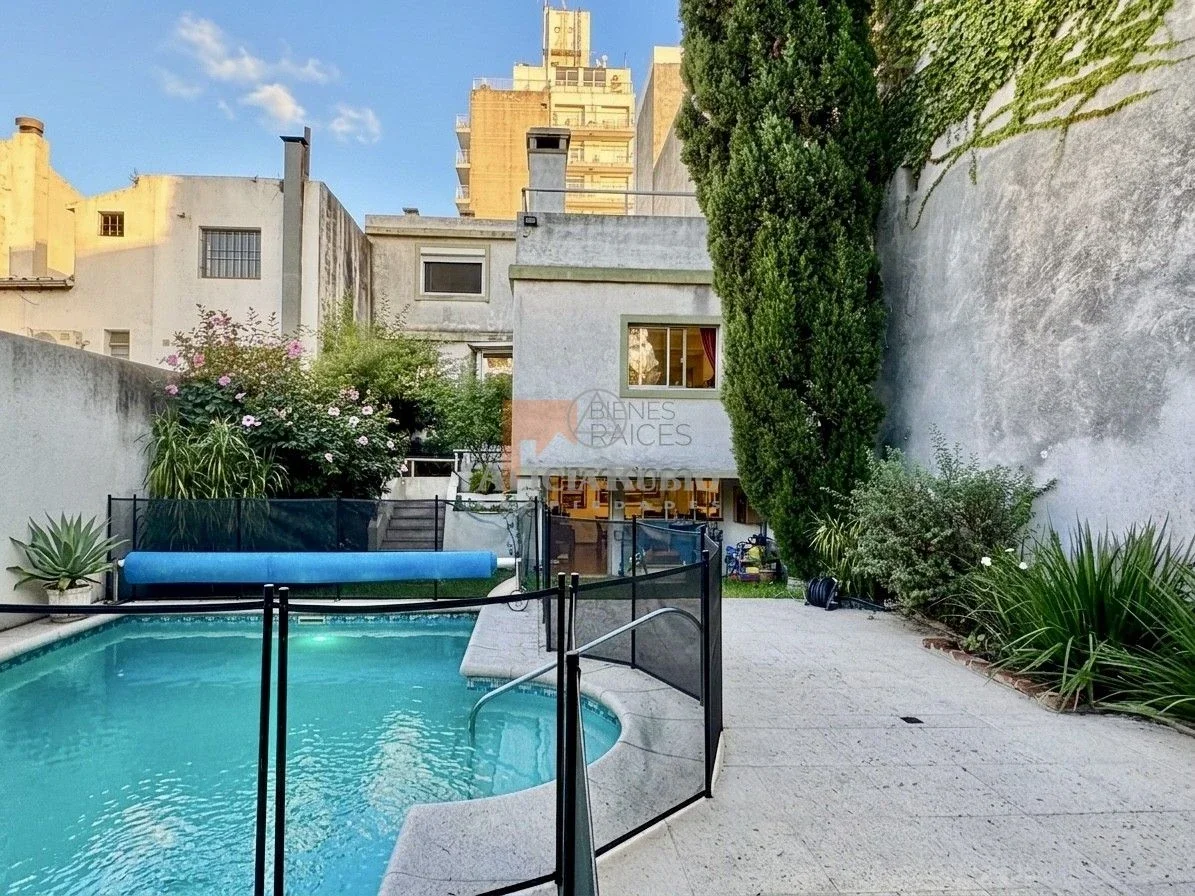 BARTOLITO MITRE CASI SOCA Y AV.BRASIL. IDEAL CONSULTORIO  + VIVIENDA. 4 - 5 DORM + 4 BAÑOS. GARAJES X2.  PISCINA + BBCOA - Imagen 4
