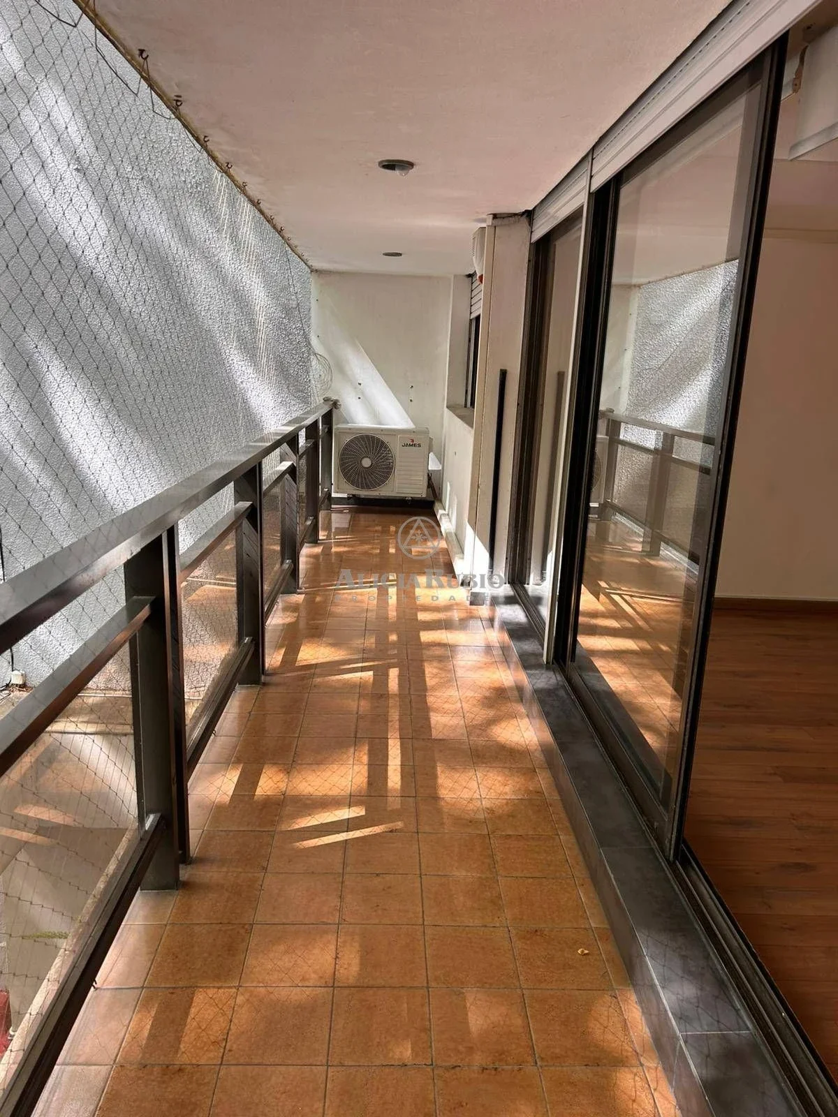 MARTI PROX 26 DE MARZO. BALCONES. TODO RECICLADO 2011! 137 MTS TOTALES. 2 GARAJES. GC$21.000  LOSA Y PORT. - Imagen 5