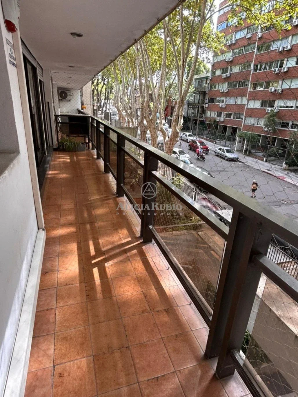 MARTI PROX 26 DE MARZO. BALCONES. TODO RECICLADO 2011! 137 MTS TOTALES. 2 GARAJES. GC$21.000 LOSA Y PORT. - Imagen 1