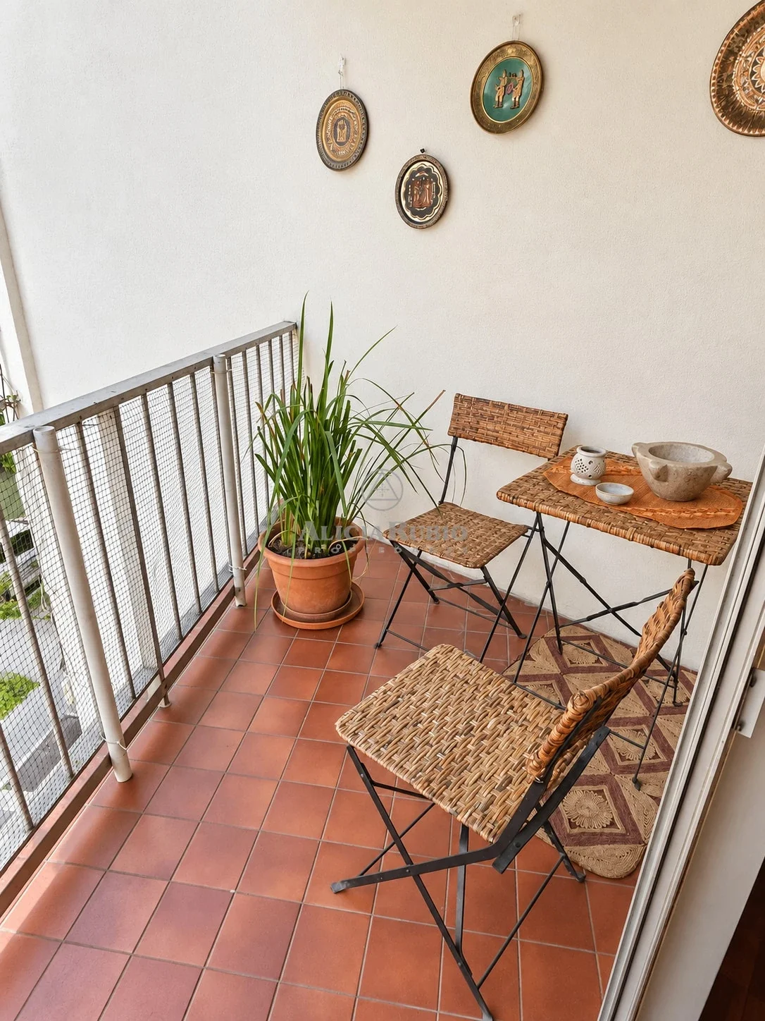 CAVIA Y ROQUE GRASERAS. BALCON. ESTAR. SUITE. GARAJE FIJO. GC$18.000 CON LOSA Y PORT - Imagen 5