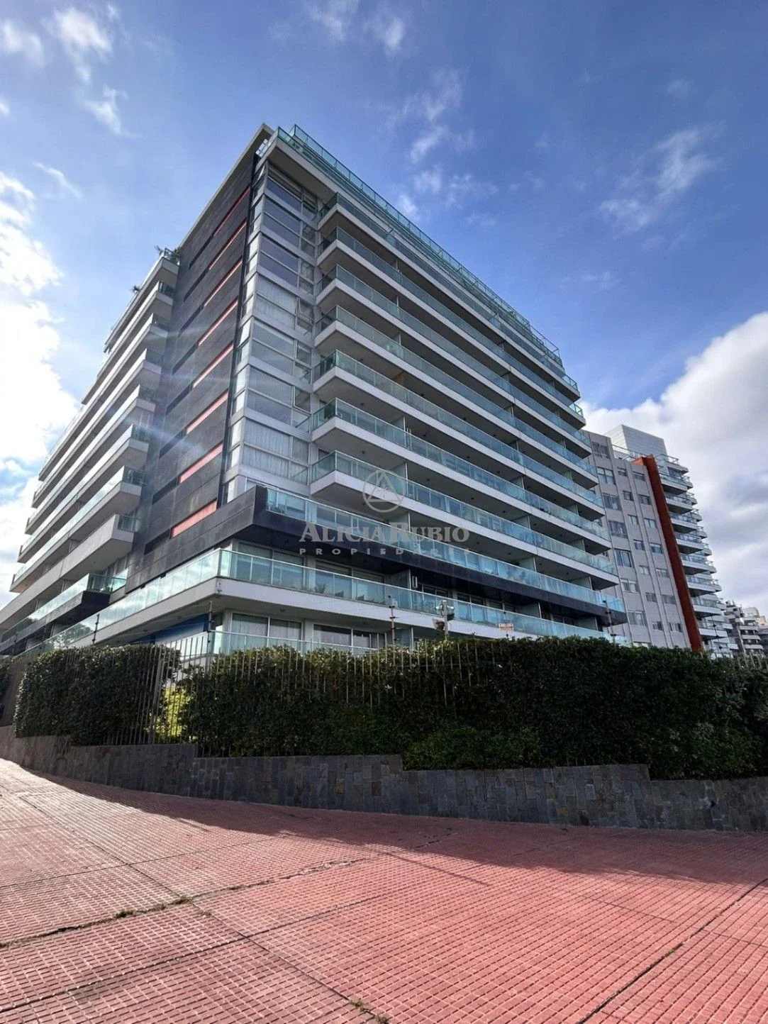 EDIFICIO AQUARIUS. RAMBLA MALVIN. CATEGORIA! 2 GJES INDEPENIENTES. AMENITIES. 4 DORM + 3 BAÑOS+BOX. - Imagen 2