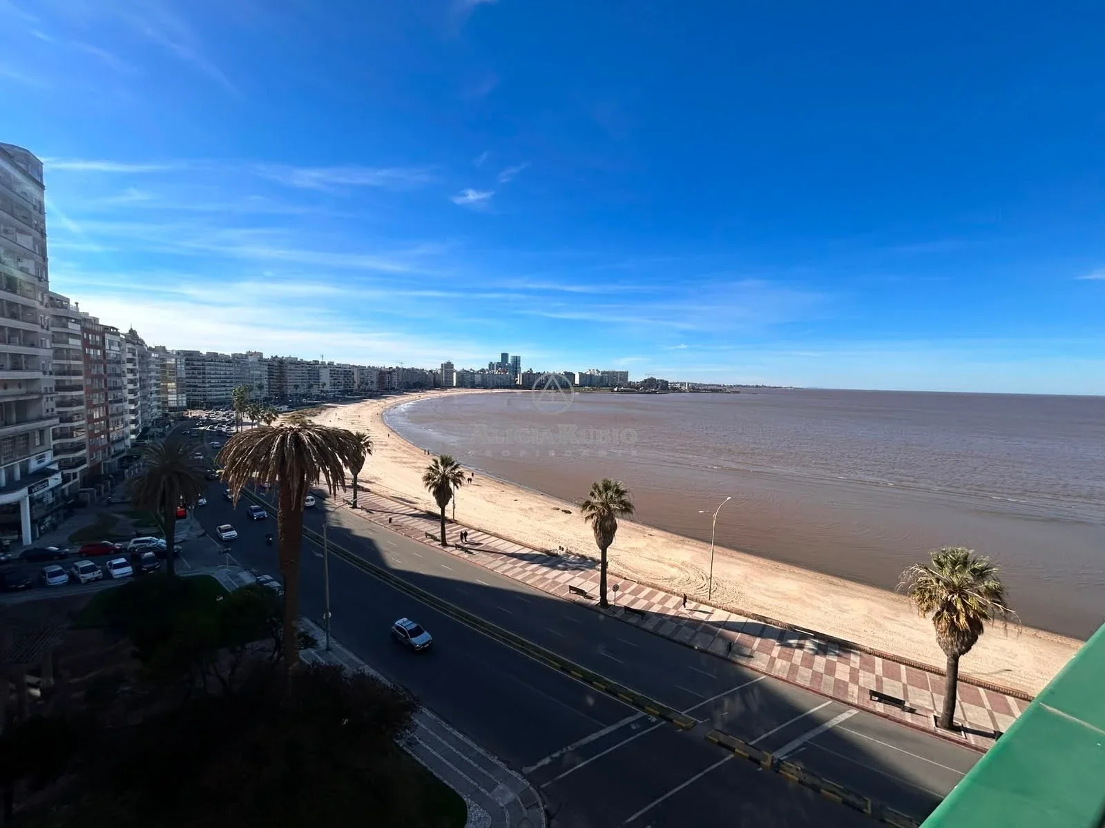 DE ESTILO! FRENTEA A RAMBLA Y PLAZA GOMENSORO. MUCHA CATEGORIA! 233 MTS. LOSA+ AGUA+ VIG24 HORAS. GJE + bOX. ESTUFA LEÑA PROPIA. - Imagen 4