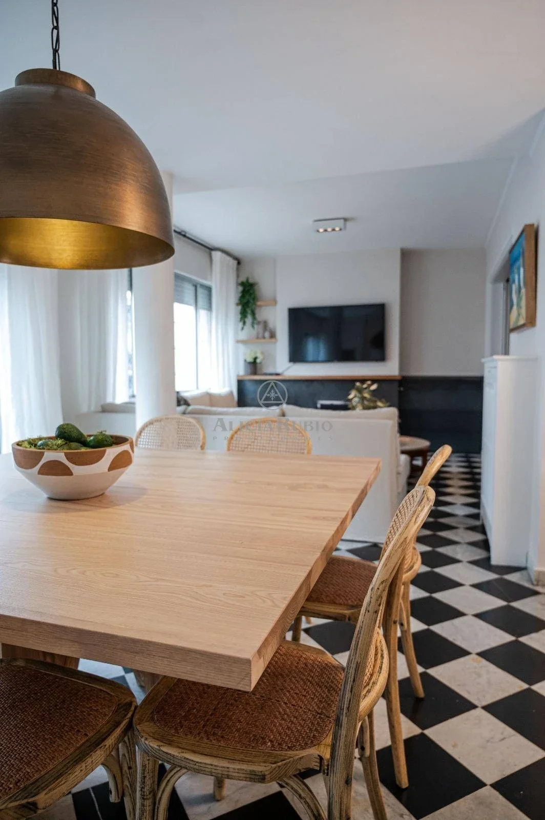JUAN MARIA PEREZ CASI RAMBLA. DUPLEX. GRAN BBCOA EXCLUSIVA. 3 ESTUFAS LEÑA.  235 MTS EDIF. GJE + ALQ OTRO. - Imagen 4
