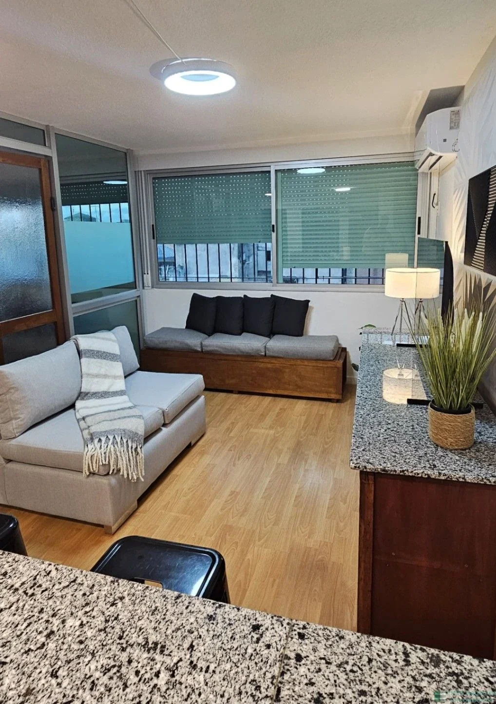 Apartamento en alquiler amueblado en Ciudad Vieja - Imagen 2