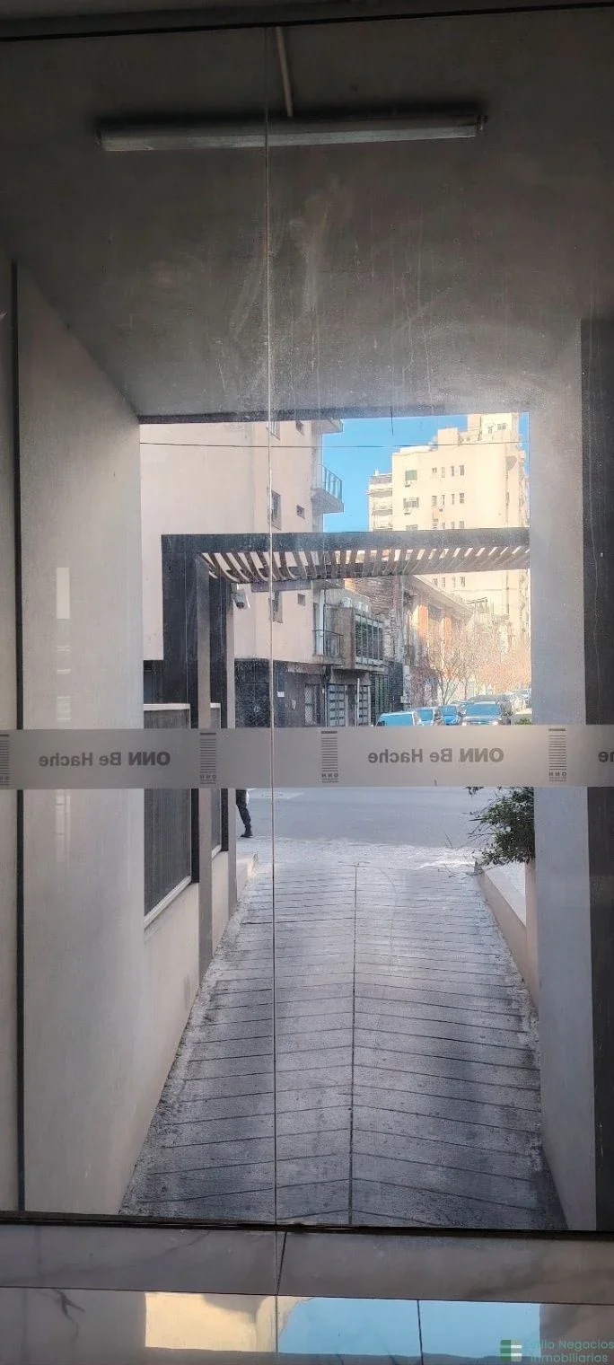 Apartamento en alquiler en Tres Cruces - Imagen 2