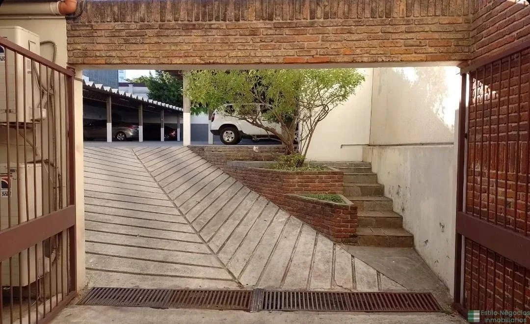 Apartamento en alquiler en Tres Cruces - Imagen 2