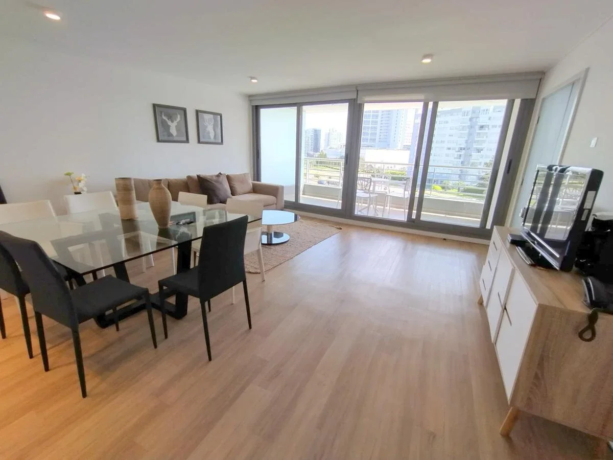 Alquiler anual apartamento en torre con servicios - Imagen 1