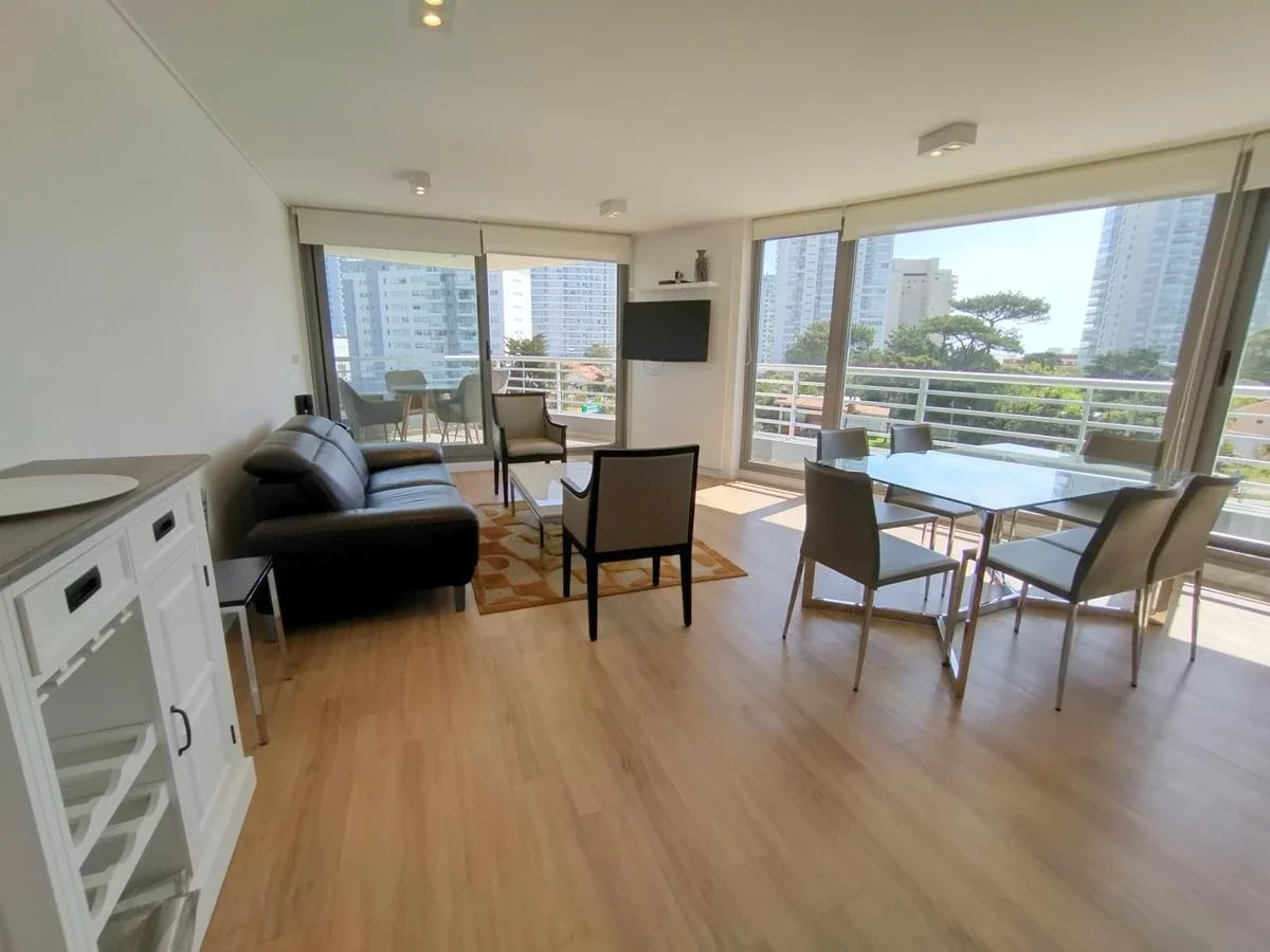 Apartamento en alquiler anual con todos los servicios!! - Imagen 1