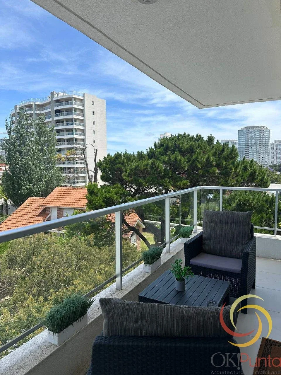 Alquiler anual de apartamento estilo penthouse con terraza!! - Imagen 4