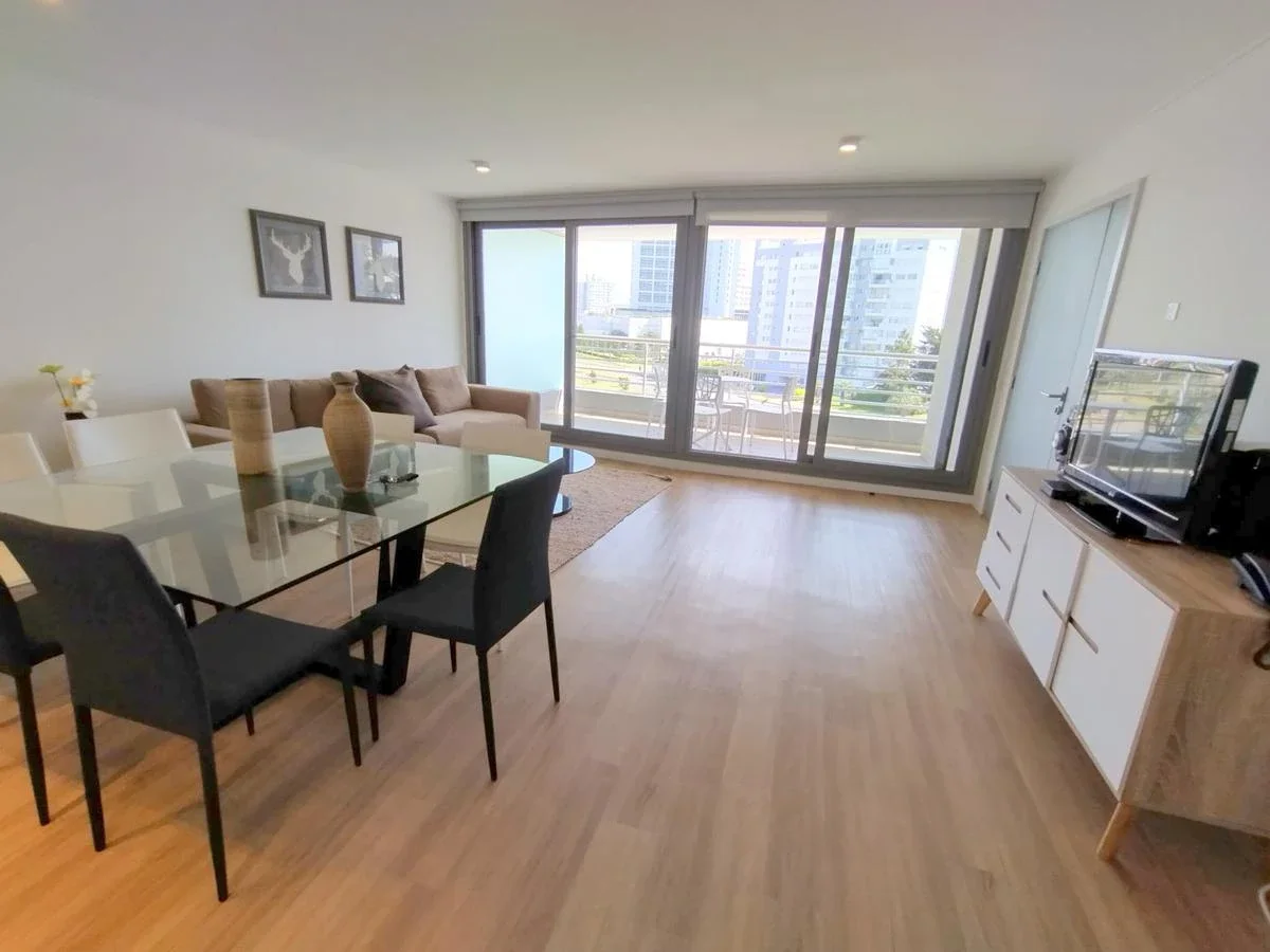 Alquiler anual apartamento en torre con servicios - Imagen 4