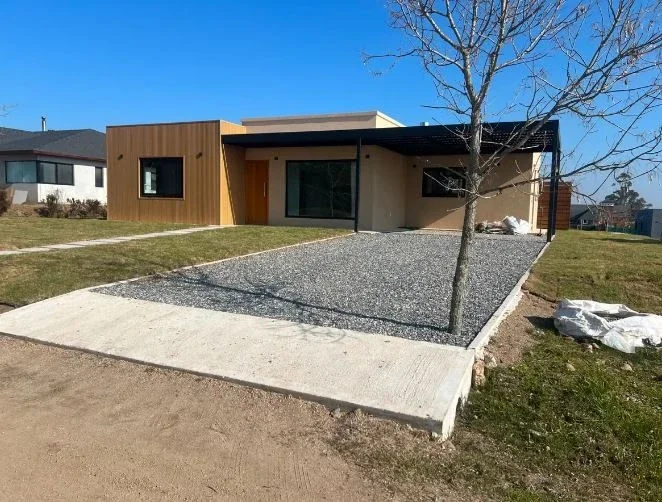 Casa en alquiler de 3 dormitorios c/ cochera en Cumbres De Carrasco - Imagen 2
