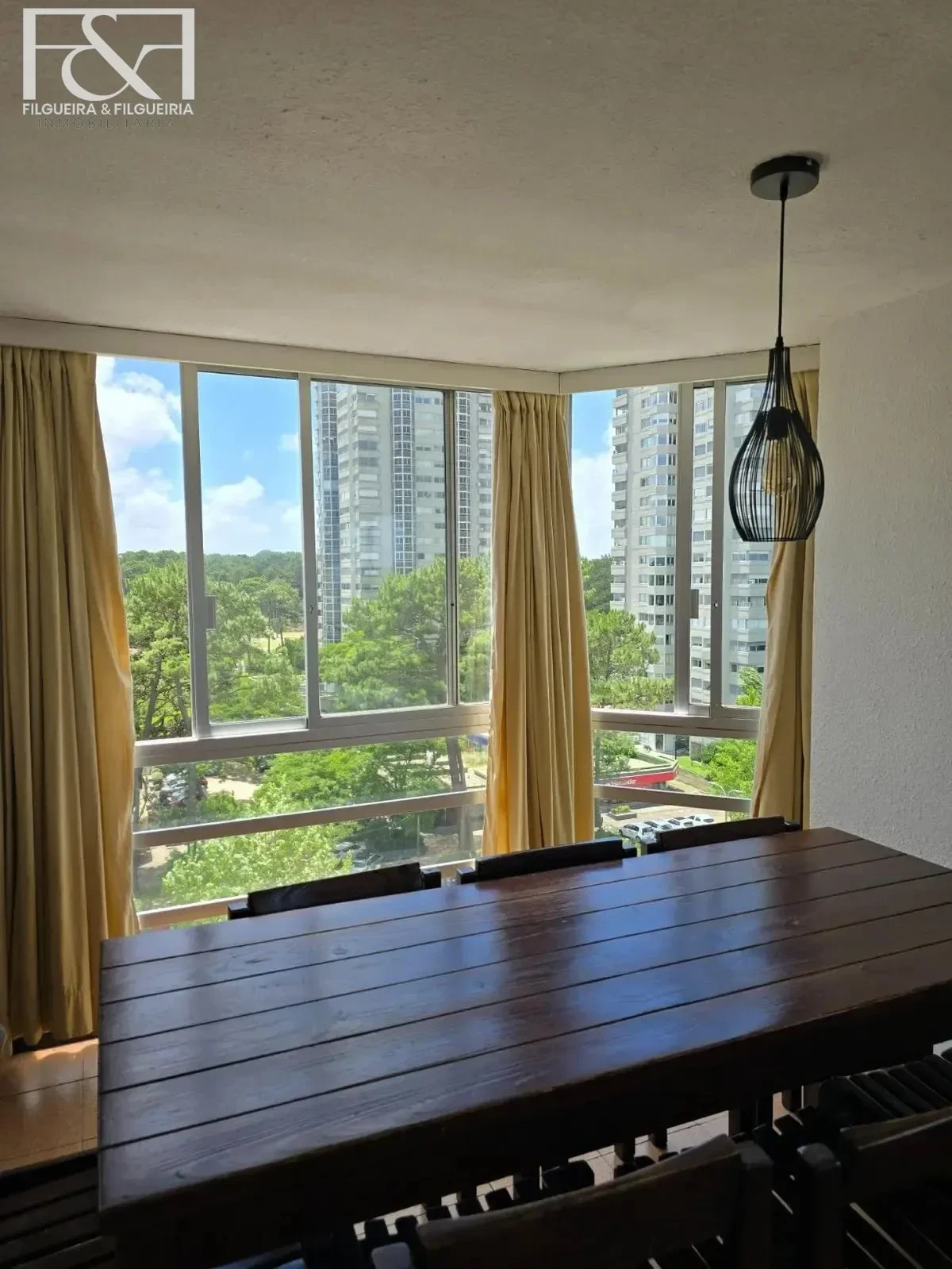 Apartamento en venta c/ cochera en Cantegril - Imagen 1