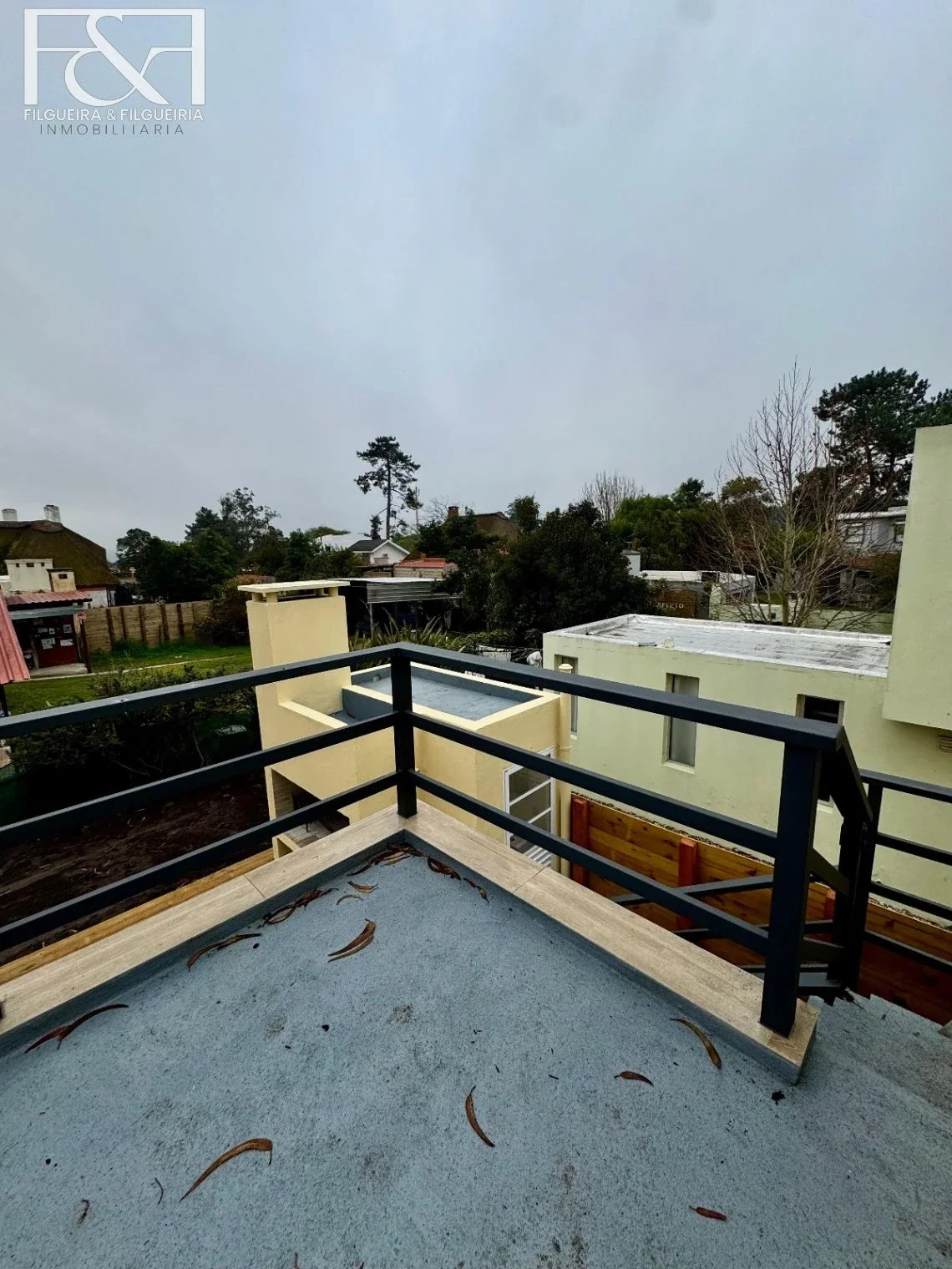 Casa en venta c/ cochera en Jardin Pinares - Imagen 2