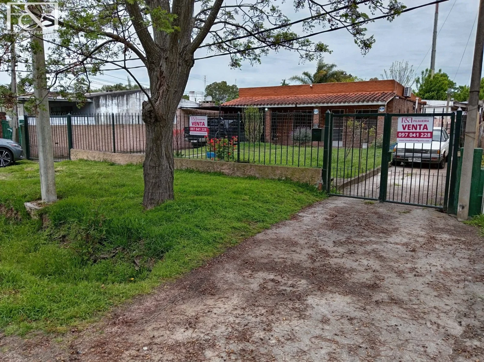 Casa en venta c/ cochera en Carrasco - Imagen 1