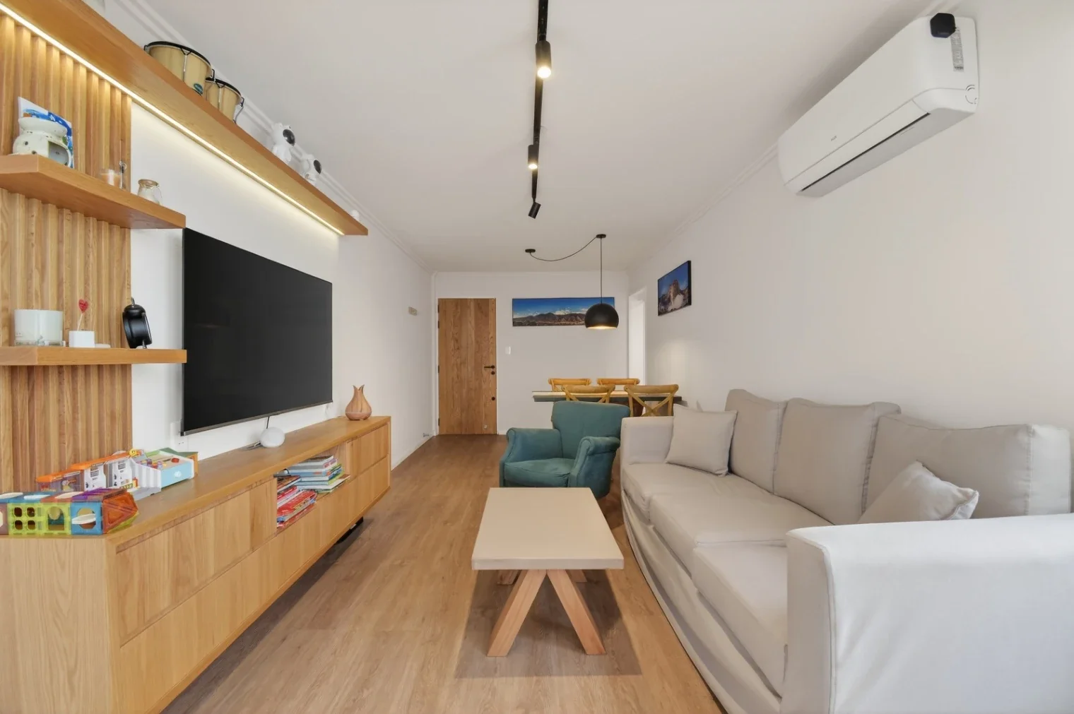 Venta de Apartamento 2 dorm en Malvín Rambla, reciclado a nuevo con domótica. - Imagen 3