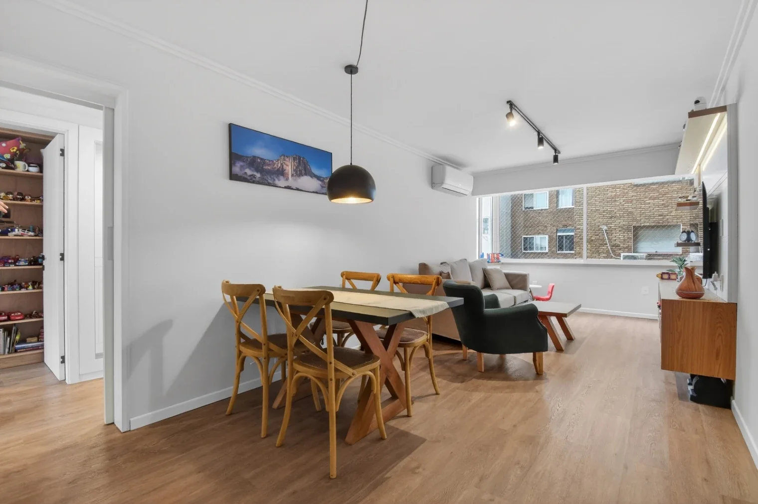 Venta de Apartamento 2 dorm en Malvín Rambla, reciclado a nuevo con domótica. - Imagen 4