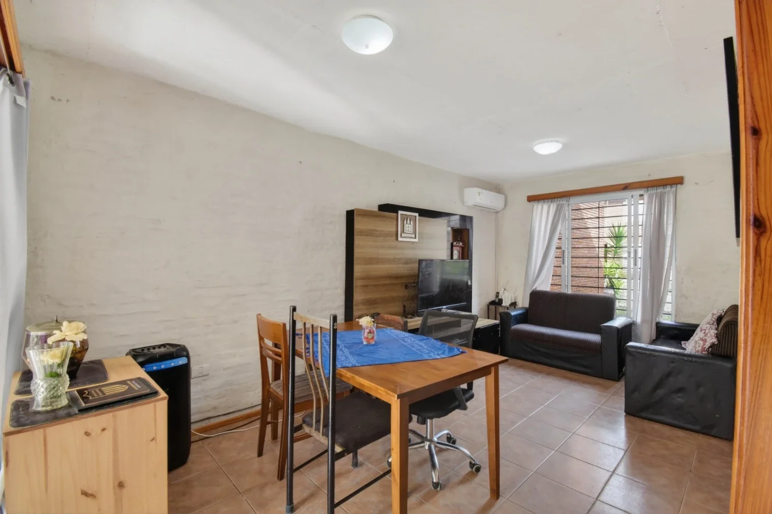 Casa 3 dorm. Cooperativa. Patio y cochera. Cuota accesible. USD 53.000 + deuda - Imagen 1