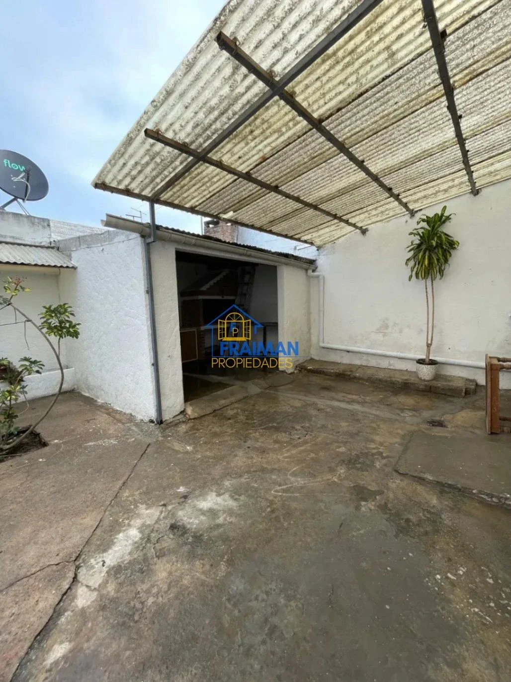 Casa en alquiler 2 Dormitorios con cochera en Buceo - Imagen 2