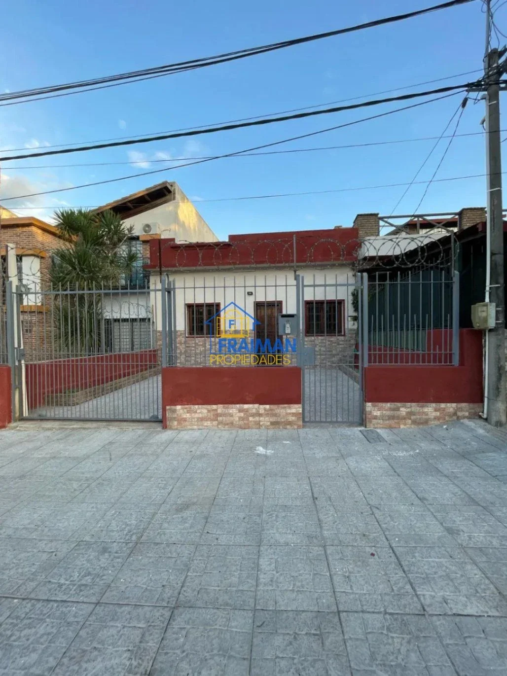 Casa en alquiler 2 Dormitorios con cochera en Buceo - Imagen 1