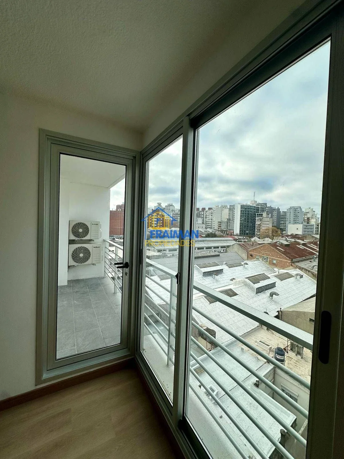 Apartamento 1 Dormitorio en alquiler en Tres Cruces - Imagen 2