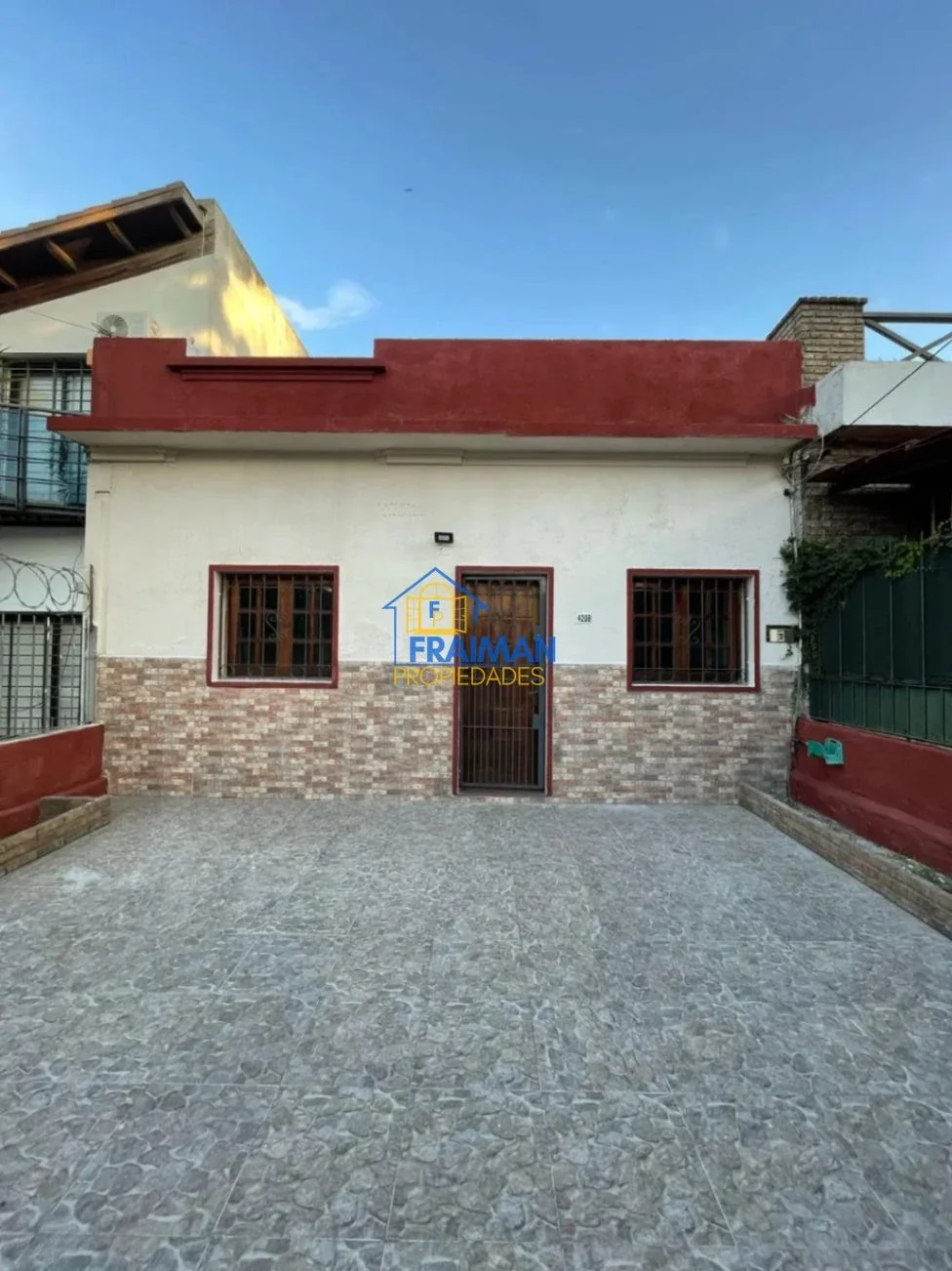 Casa en alquiler 2 Dormitorios con cochera en Buceo - Imagen 3