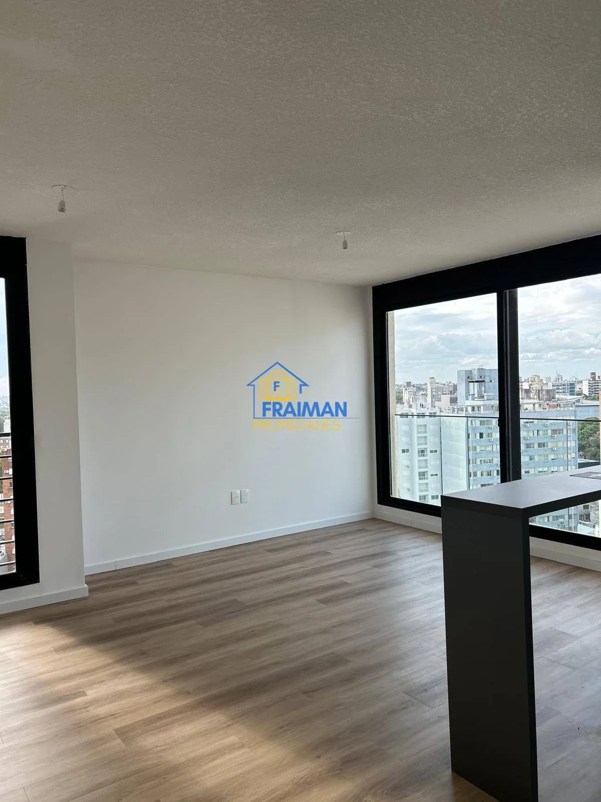 Apartamento en alquiler c/ cochera en Tres Cruces - Imagen 2